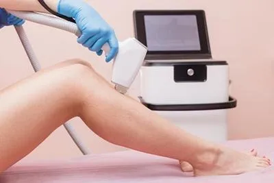 A device treatment on a patient’s leg